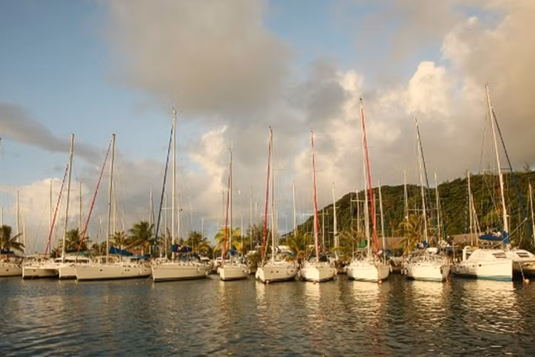 Raiatea chính là thủ đô tín ngưỡng giáo và văn hóa của Tahiti từ hàng nghìn năm nay, nơi hình thành của nền văn minh cổ đại Nam Thái Bình Dương.