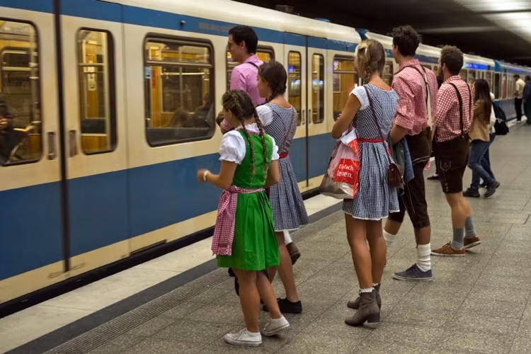 Các nhà ga tàu điện sẽ không còn thoáng đãng như thế này. Năm ngoái, 6,4 triệu du khách đến dự lễ hội đã uống hết 6,9 triệu vại bia.