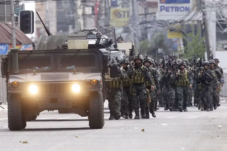 Chính phủ Philippines điều quân tăng viện đến đảo Mindanao.