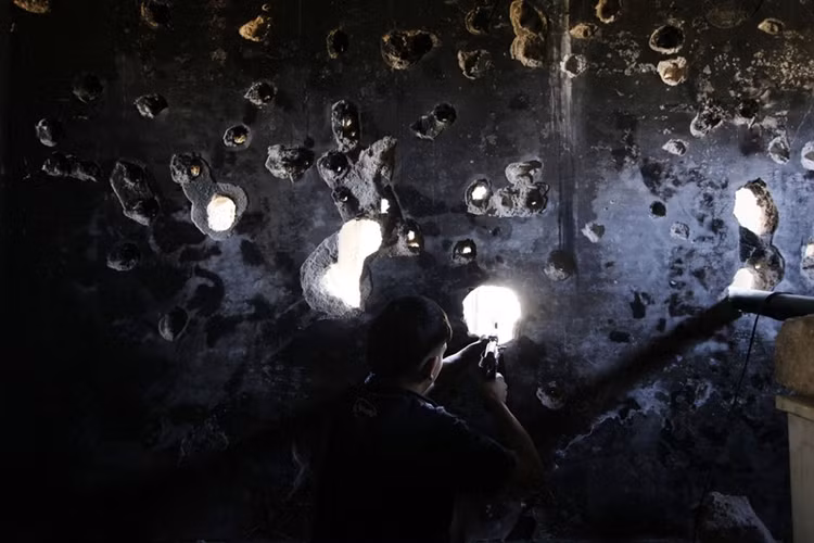 Một chiên binh của Quân đội Syria Tự do vào Ogiwl, Aleppo, ngày 8/9/2013.