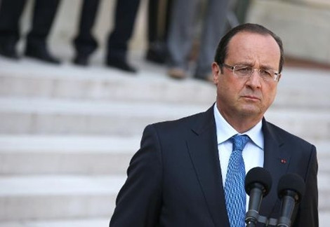 Tổng thống Pháp François Hollande đã bị sập bẫy ở trong nước và cô độc với thế giới bên ngoài.