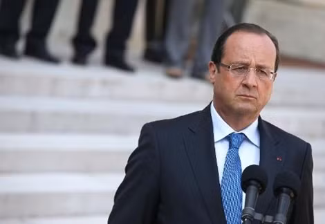 Tổng thống Pháp François Hollande đã bị sập bẫy ở trong nước và cô độc với thế giới bên ngoài.