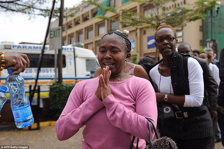 Vẫn chưa hết kinh hoàng sau khi thoát nạn.