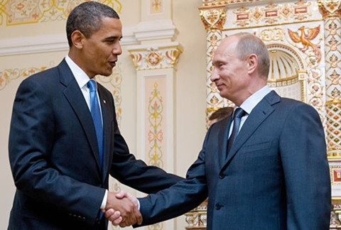 Tổng thống Putin bắt tay Tổng thống Obama.