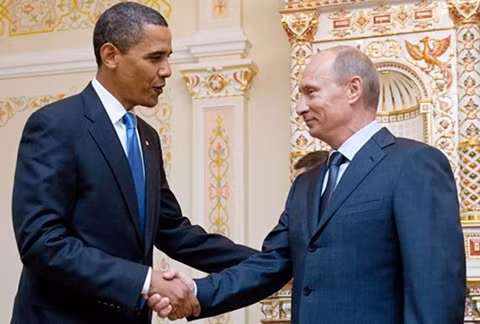 Tổng thống Putin bắt tay Tổng thống Obama.