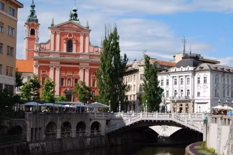 Cư dân Ljubljana cũng thật thà không kém cư dân Berlin, khi họ cũng trả lại 6/12 số ví nhặt được.