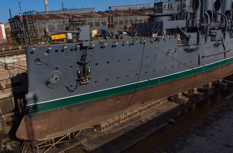 Việc sửa chữa tại nhà máy Admiralty Verfi dự kiến diễn ra trong vòng 2 năm. Như vậy, khả năng cao việc hoàn thành sửa chữa lớn sẽ rơi vào đầu năm 2017 để kịp với thời gian diễn ra các hoạt động kỉ niệm 100 năm Cách mạng tháng 10 Nga vĩ đại (1917-2017).