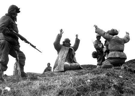 Nhiệm vụ của họ chỉ là cướp, phá. Tinh thần chiến đấu rệu rã, không có kỷ luật, kỹ thuật, chiến thuật không được dạy và đây cũng là lực lượng bị thương vong chủ yếu của Trung Quốc. Nguồn ảnh: Sina.