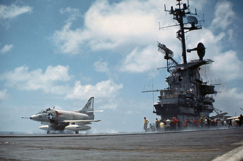 Trong cuộc chiến tranh tại Việt Nam, khả năng tác chiến công nghệ cao của không quân và hải quân là ưu thế chính của Mỹ, ở thời kỳ cao điểm Mỹ đã huy động 60% không quân và 40% hải quân để tham chiến ở nước ta.