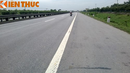 Tại QL5 Hà Nội- Hải Phòng mới được cải tạo nâng cấp và đưa vào sử dụng một thời gian ngắn nhưng hiện tượng hằn lún diễn ra khá phổ biến.