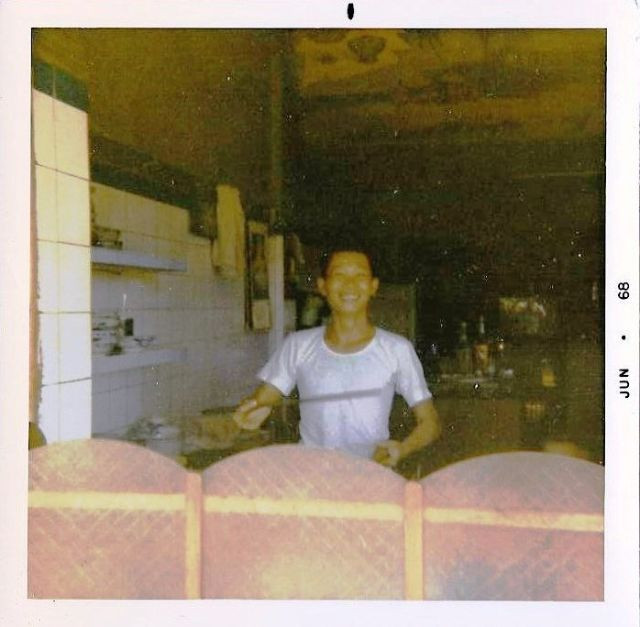 Nụ cười của người bán hủ tiếu.