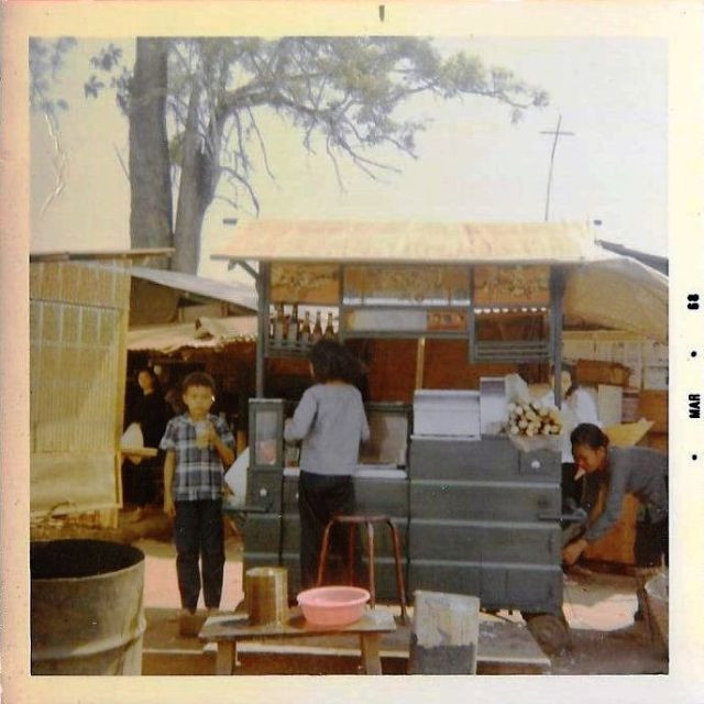 Quầy giải khát vỉa hè ở An Lộc.