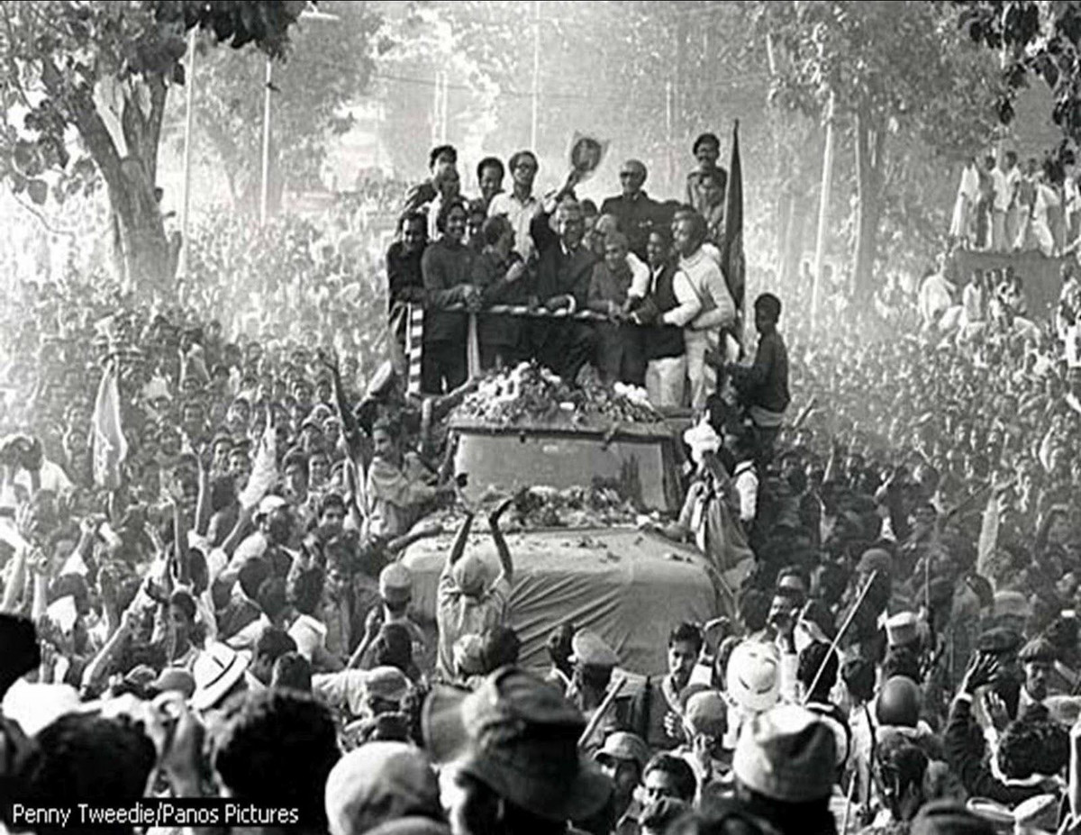 Sau đó, nhờ sự viện trợ của Ấn Độ và Liên Xô, Đông Pakistan giành độc lập với tên gọi mới là Bangladesh. Cho đến nay, họ vẫn đấu tranh để giới chức Pakistan thừa nhận tội ác diệt chủng xảy ra nửa thế kỷ trước...