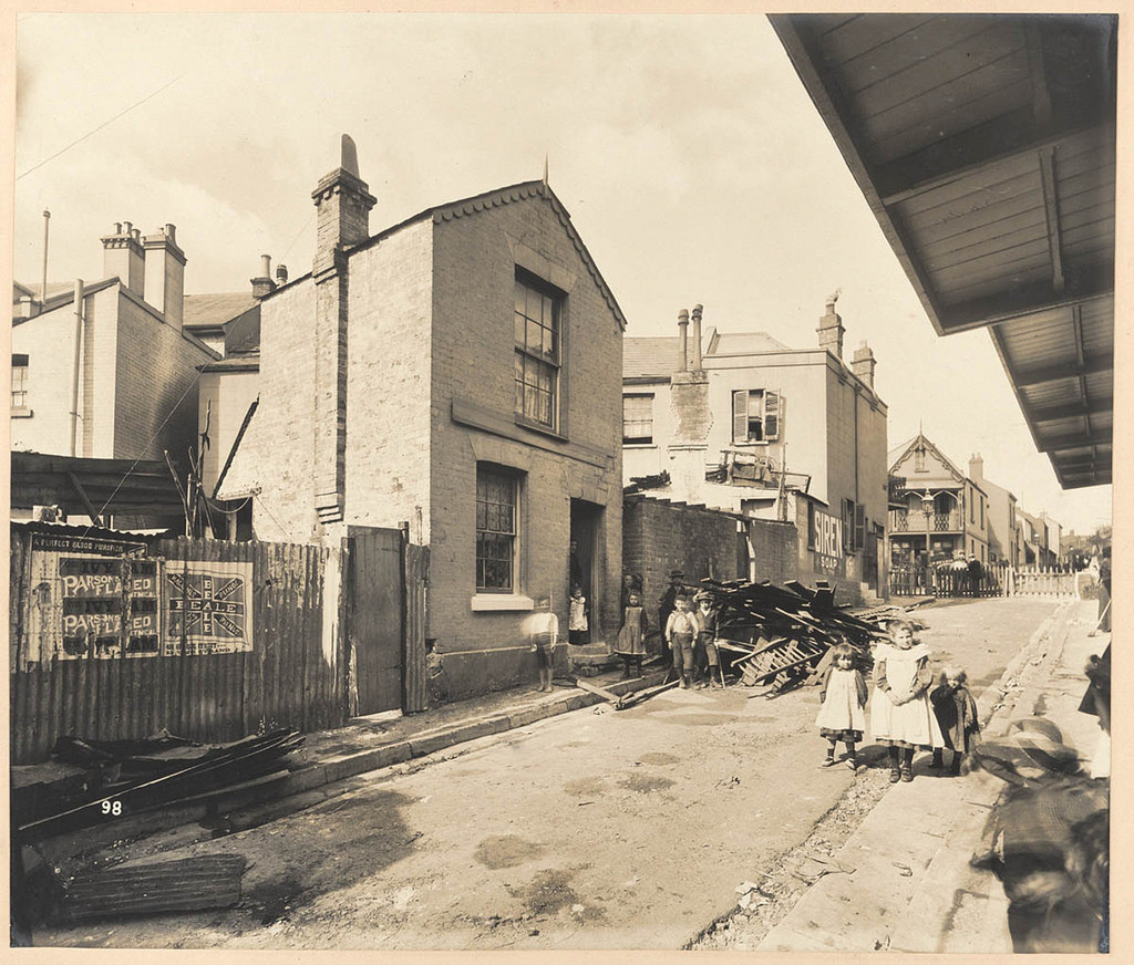 Khung cảnh ngổn ngang trên phố Hunt trong dịch bệnh năm 1900.