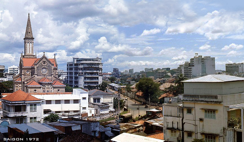 Nhà Thờ Huyện Sỹ và đường Lê Lai, 1972. Ảnh: Layered.typepad.com.