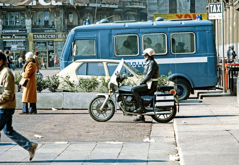 Cảnh sát giao thông ở quảng trường Duomo, 1983.