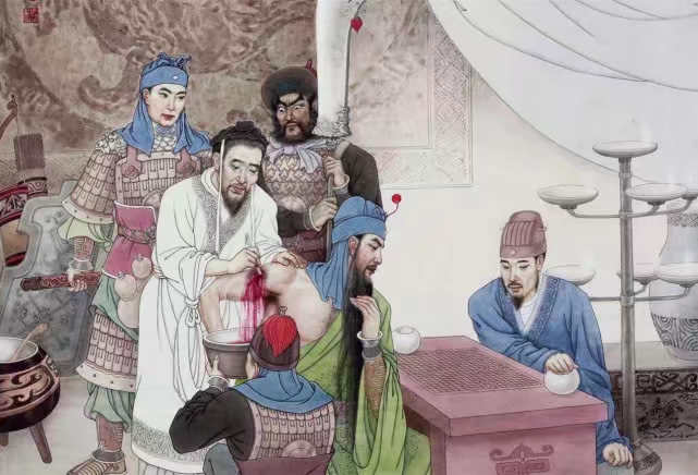 Quan Vũ bị trúng tên độc ở cánh tay phải trong khi giao chiến. Hoa Đà đã sử dụng thuốc giảm đau, và phẫu thuật cắt bỏ phần thịt bị nhiễm độc ngay trong lúc Quan Vũ đang đánh cờ vây.