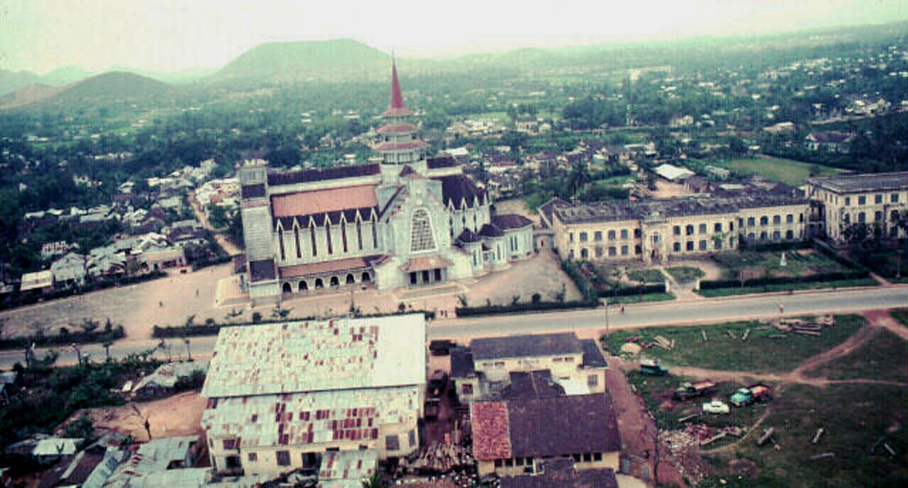 Góc nhìn ngang, chụp từ máy bay, cuối thập niên 1960.