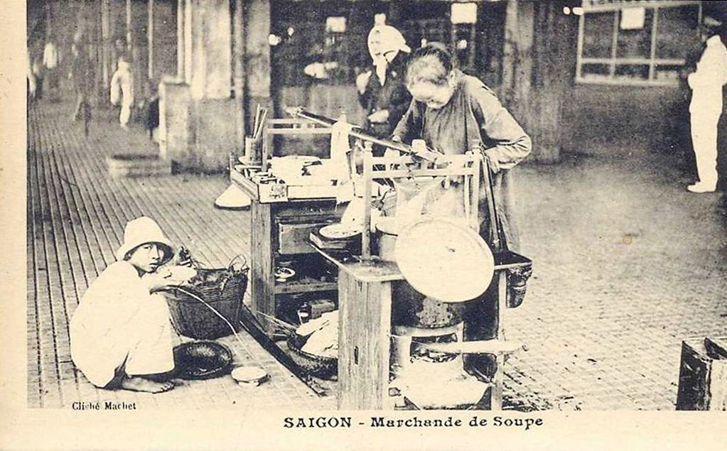 Gánh hủ tiếu vỉa hè ở Sài Gòn thời thuộc địa.