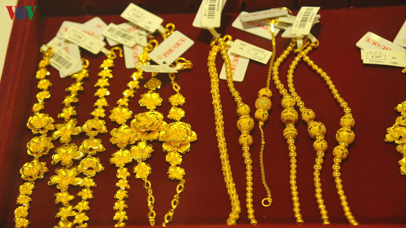 Gia vang trong nuoc va the gioi lai tang gan 1 trieu dong/luong