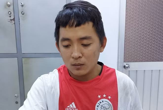 Bat nhan vien y te quay 'clip nong' tong tinh, tien co gai cung day tro