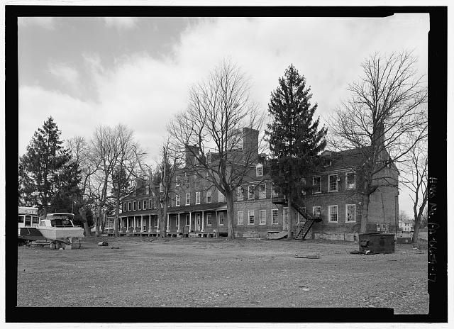 Đây chính là lần đầu tiên một bệnh viện kiểm dịch được thành lập ở Mỹ, tên của nó là “Lazaretto” mượn từ “Lazarus”, tên của một người bệnh phong đã được Chúa Giê-su chữa lành trong Kinh thánh.