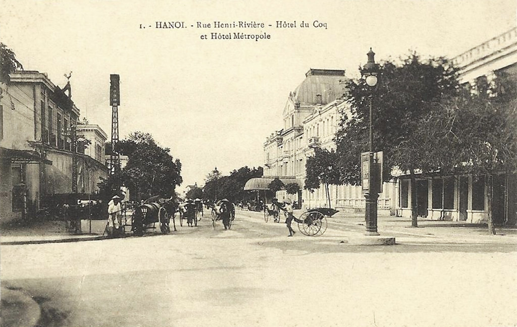 Đại lộ Henri Riviere (nay là đường Ngô Quyền) với khách sạn Sofitel Metropole phía bên phải.