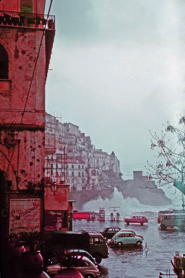 Thị trấn Amalfi trong cơn bão, 1962.