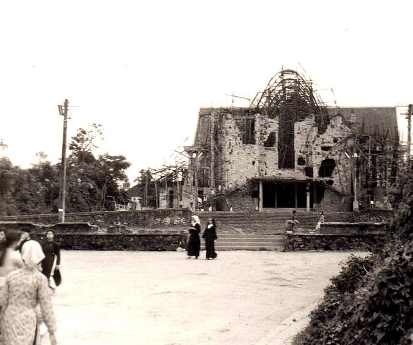 Tới năm 1967, nhà thờ mới lên được phần cung thánh. Trong khi việc xây dựng đang được tiến hành, nhà thờ Phủ Cam lại bị phá hủy trong chiến sự Mậu Thân 1968 ở Huế.