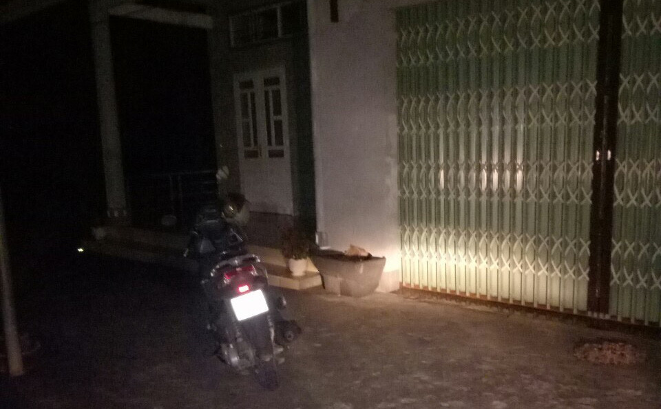 Cach chuc Chu tich xa mang pho cho vo tai xe xe tai luc nua dem