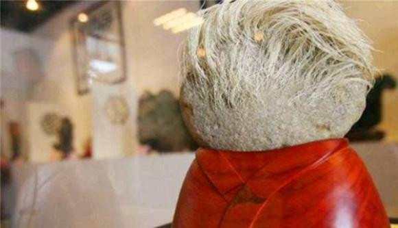 Nhat da la moc long trang, chuyen gia dinh gia hang ty dong-Hinh-2