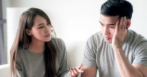 Anh trai dua ban gai ve, toi gioi thieu me con tinh cu cua anh