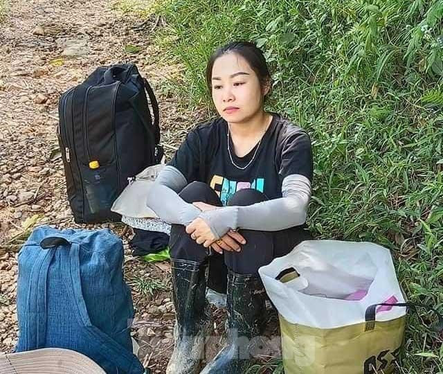 Tranh thủ nghỉ ngơi sau khi vượt qua chặng đường gian nan cả chục cây số