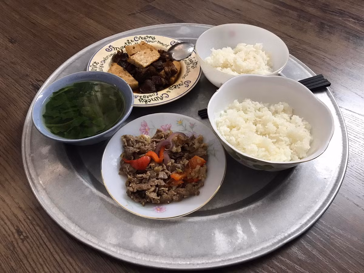 Mam com nha chua toi 100.000 dong cua cap vo chong tre-Hinh-4