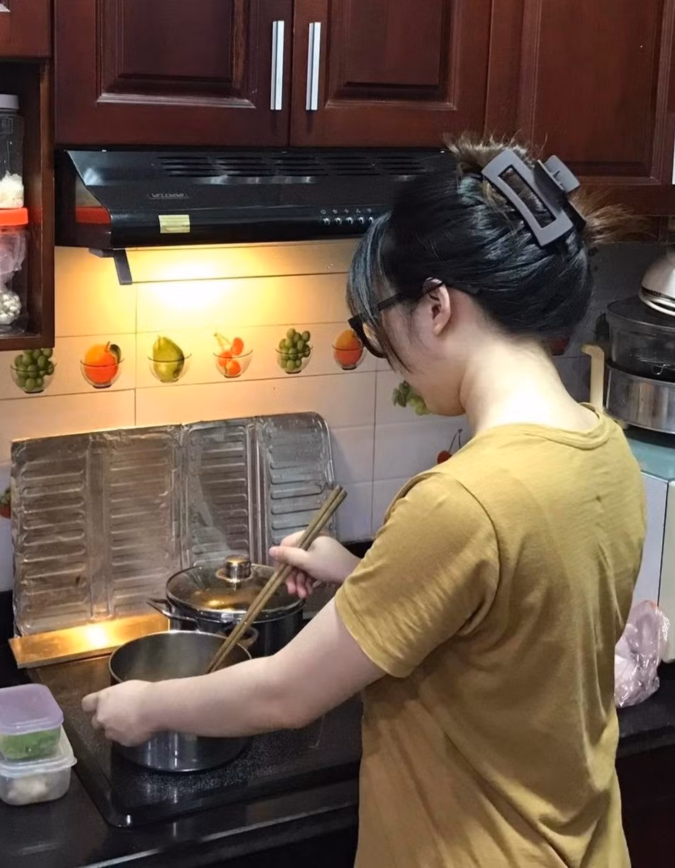 Mam com nha chua toi 100.000 dong cua cap vo chong tre-Hinh-3