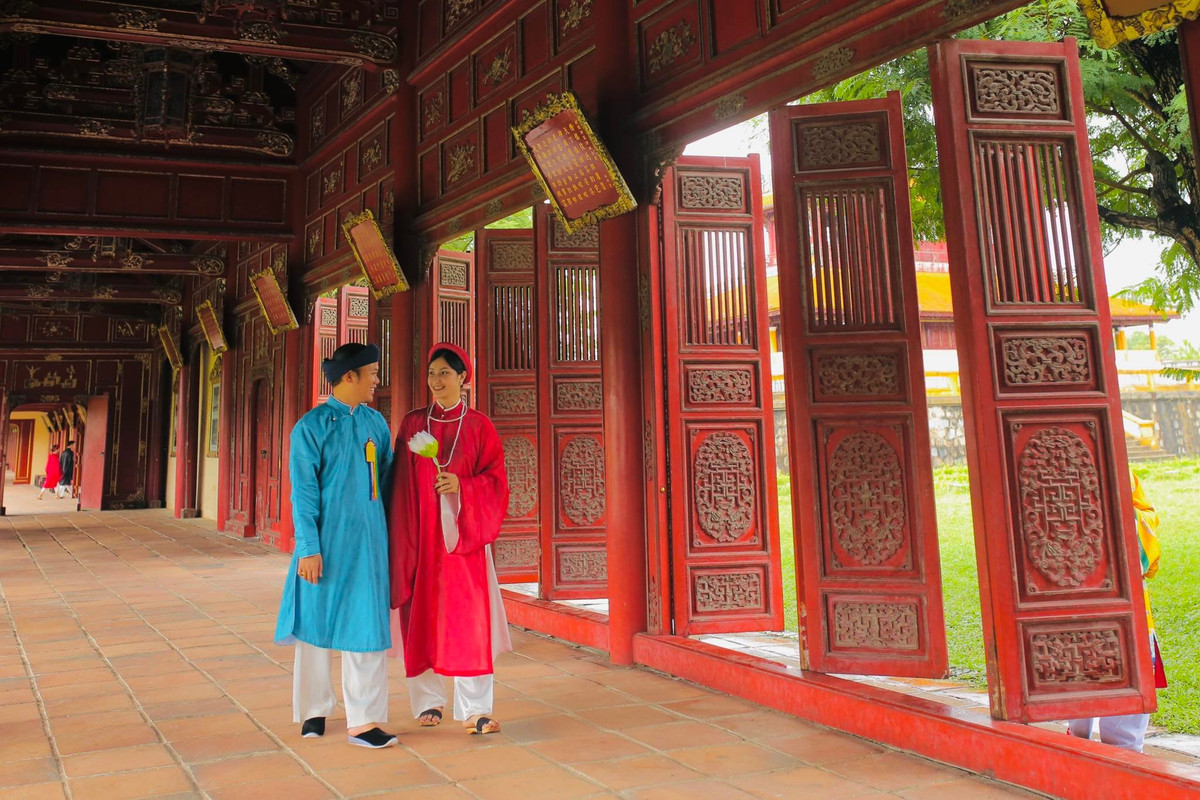 Hôn nhân 12 năm mật ngọt với vợ trẻ sinh 5 con cho Vượng Râu - Hình 5 Hon nhan 12 nam mat ngot voi vo tre sinh 5 con cho Vuong Rau-Hinh-5