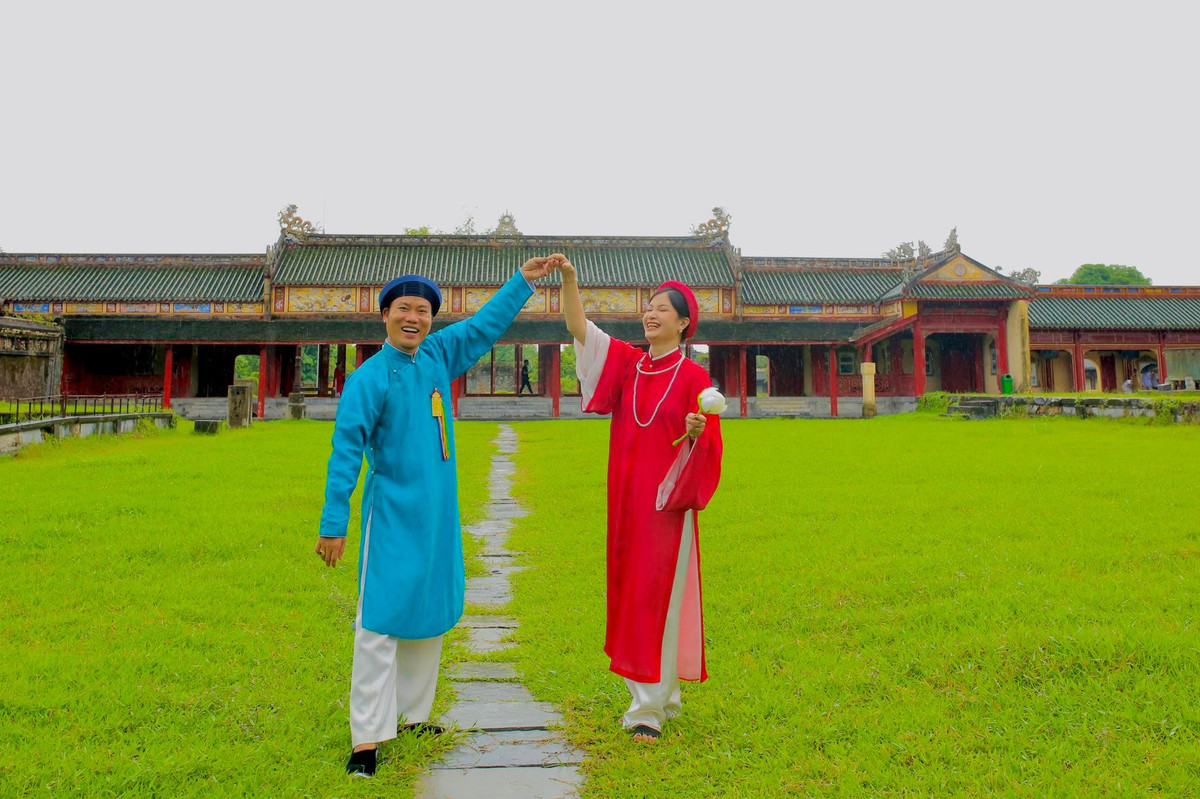 Hôn nhân 12 năm mật ngọt với vợ trẻ sinh 5 con cho Vượng Râu Hon nhan 12 nam mat ngot voi vo tre sinh 5 con cho Vuong Rau