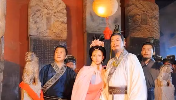 Vi sao Duong Ngoc Hoan duoc Hoang de Huyen Tong sung ai suot 11 nam?