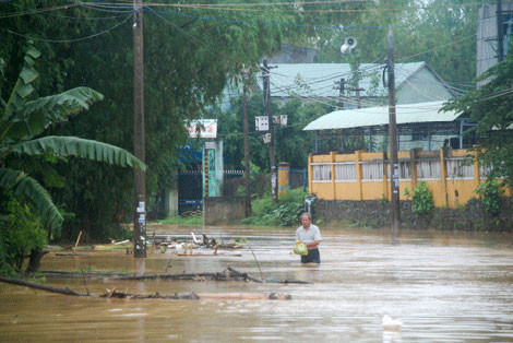 Chỉ tính riêng trong ngày 4/10, huyện Đại Lộc (Quảng Nam) đã có 3 người chết vì nước lũ từ thủy điện xả nước cuốn trôi.