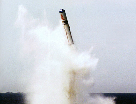 Tên lửa đạn đạo liên lục địa JL-2 bắn thử nghiệm từ dưới mặt nước.