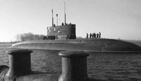 Tàu ngầm Hà Nội trong một lần thử nghiệm trên biển.