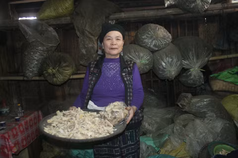 Gap ba lang chua benh ung thu bang cac bai thuoc tien