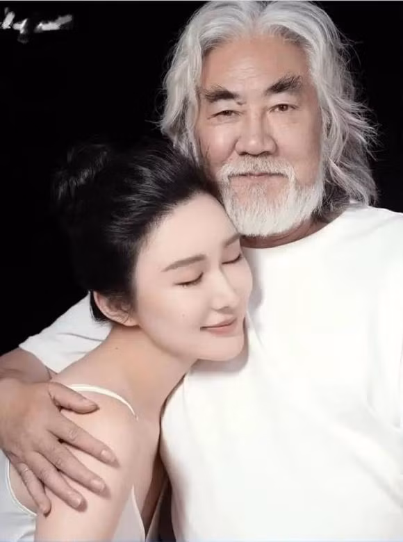 Nhung cap doi 'chu chau' noi tieng: Hanh phuc du nhieu thi phi