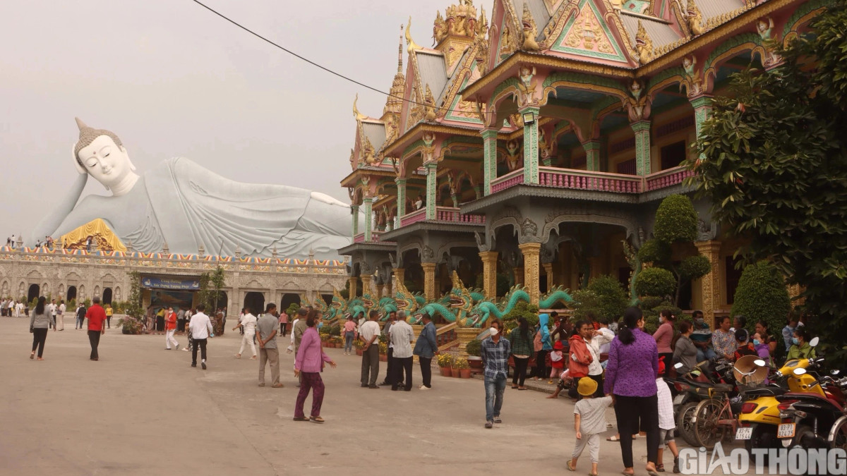 Nhung ngoi chua doc dao hut khach du lich den Soc Trang dip Tet-Hinh-3