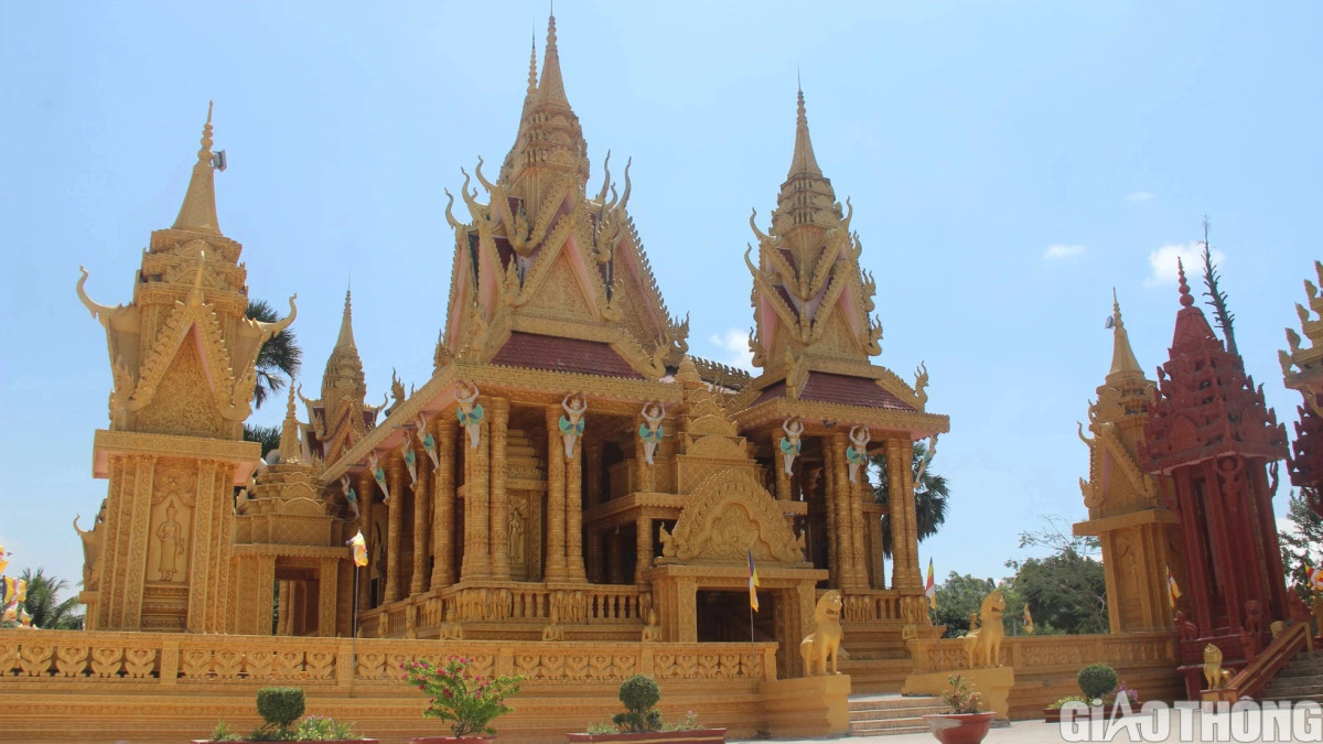 Nhung ngoi chua doc dao hut khach du lich den Soc Trang dip Tet-Hinh-4