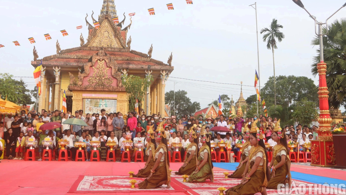 Nhung ngoi chua doc dao hut khach du lich den Soc Trang dip Tet