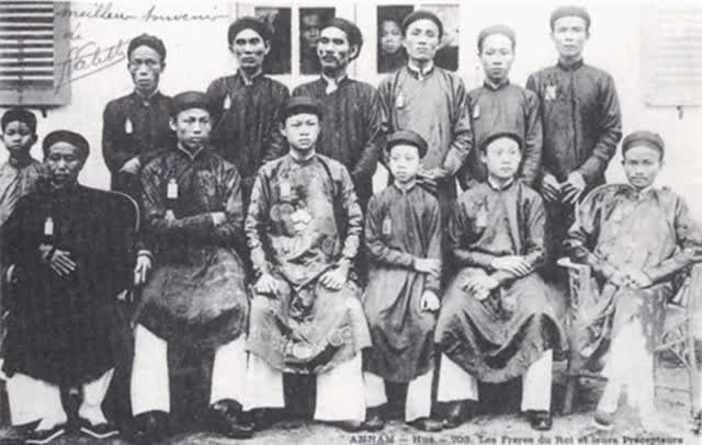 Người thầy cuối cùng dạy vua ở Việt Nam, được chọn vì... Nguoi thay cuoi cung day vua o Viet Nam, duoc chon vi...