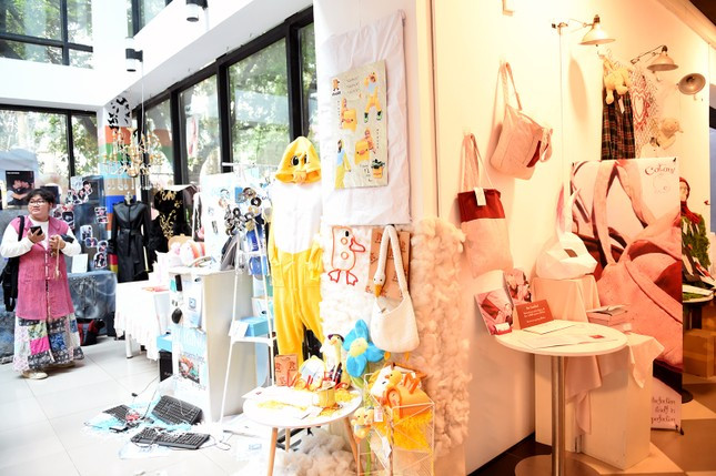 Nu sinh Gen Z tao thuong hieu thoi trang tu dia CD, di dong cu-Hinh-11