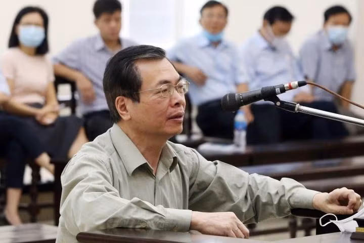 Khong con la F1, cuu Bo truong Vu Huy Hoang van kho hau toa vi...