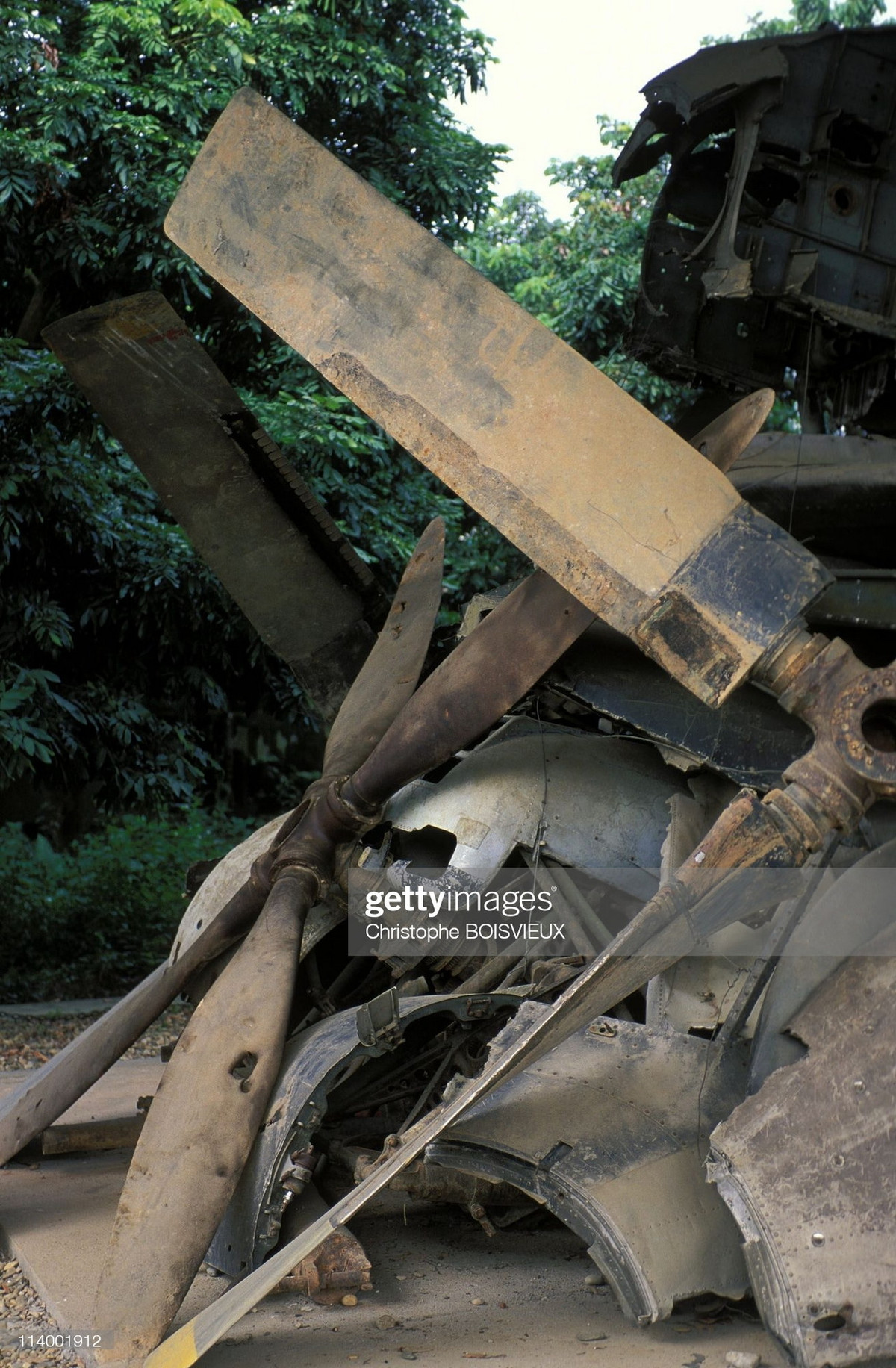 Xác máy bay Pháp ở Điện Biên Phủ.